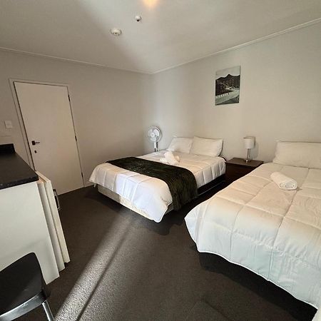 Leopard Hotel Waipukurau エクステリア 写真