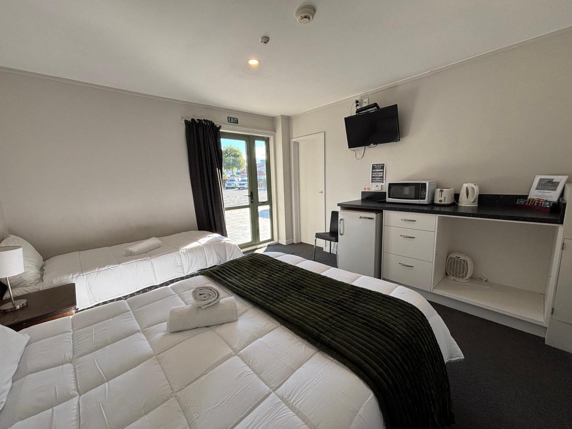Leopard Hotel Waipukurau エクステリア 写真