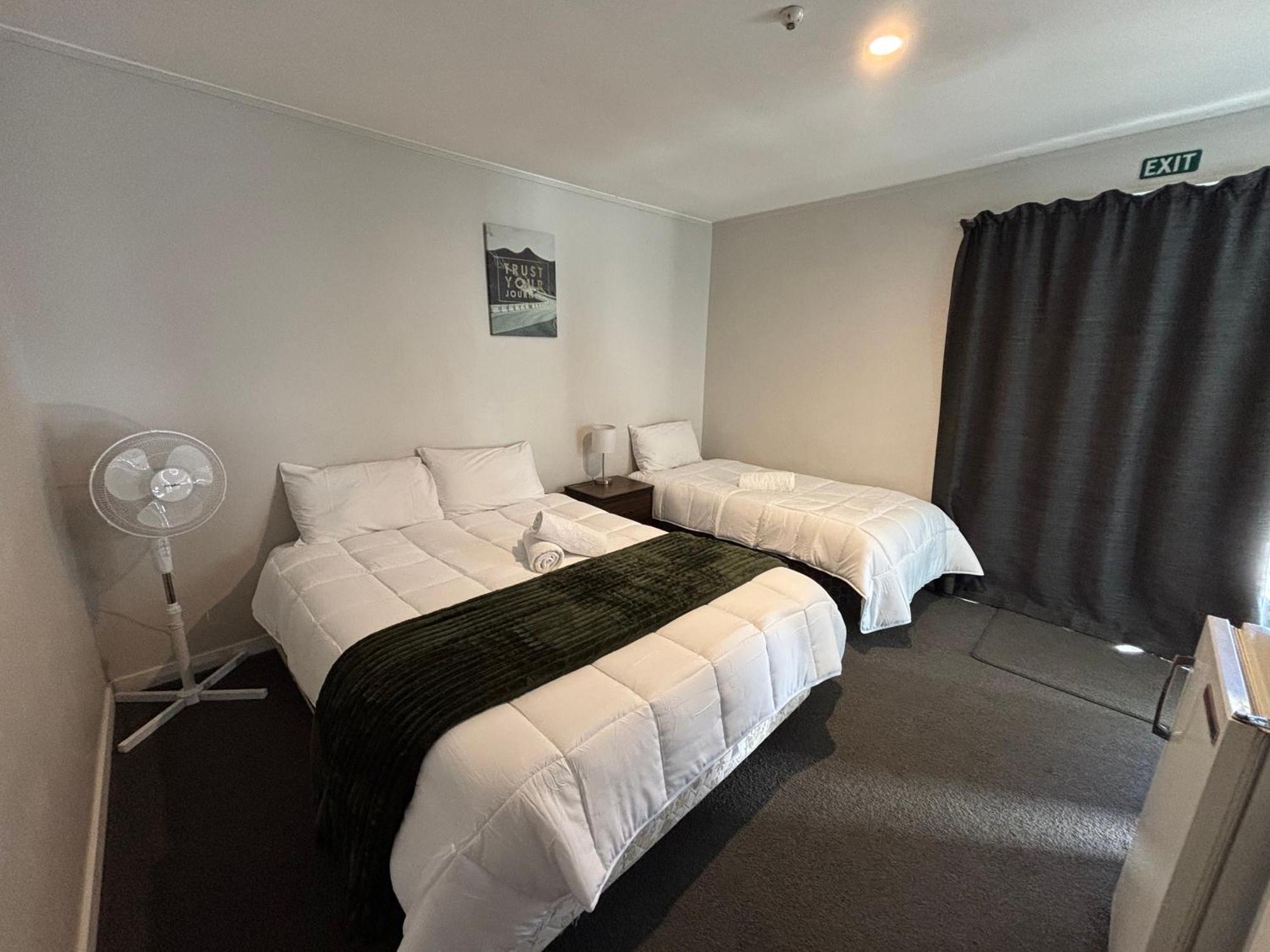 Leopard Hotel Waipukurau エクステリア 写真